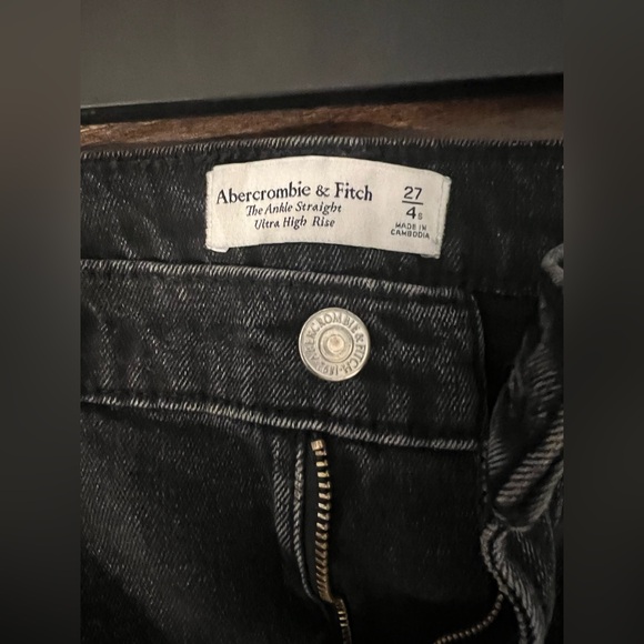 Abercrombie and Fitch the ankle straight ultra high rise jeans. - Picture 3 of 3